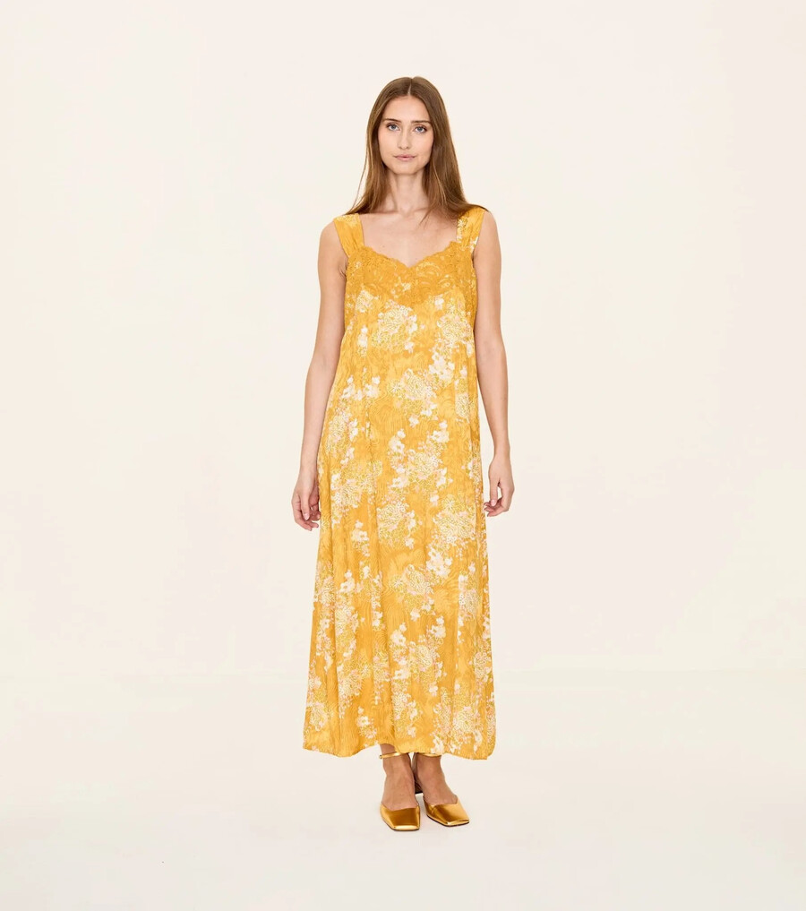 geigenriemenkleid