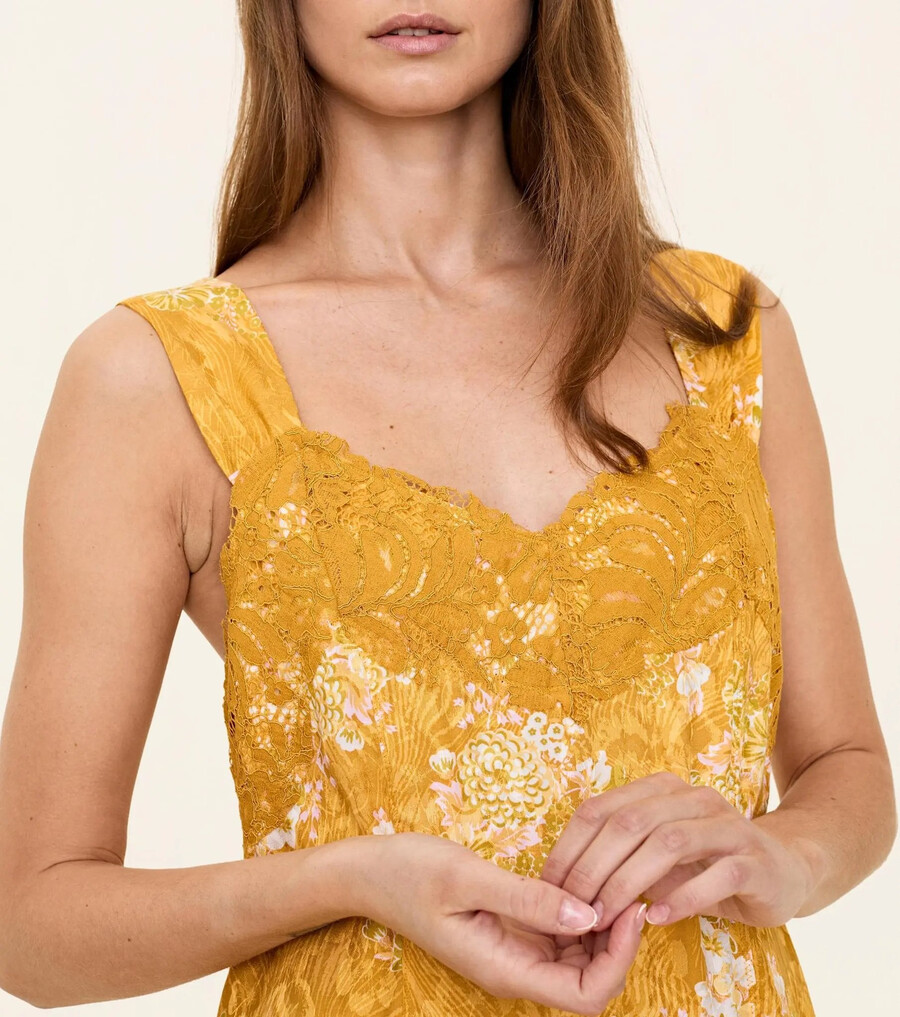 geigenriemenkleid