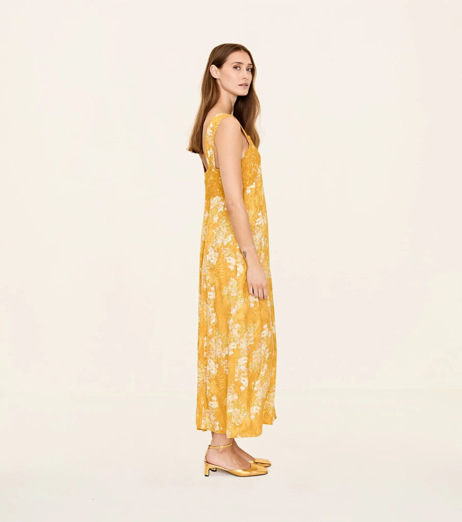 geigenriemenkleid