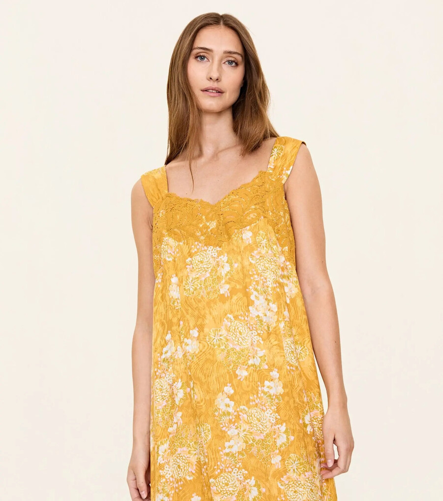 geigenriemenkleid