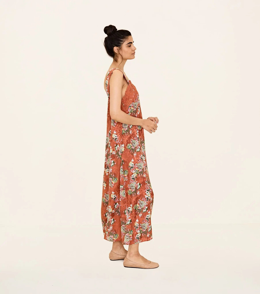 geigenriemenkleid