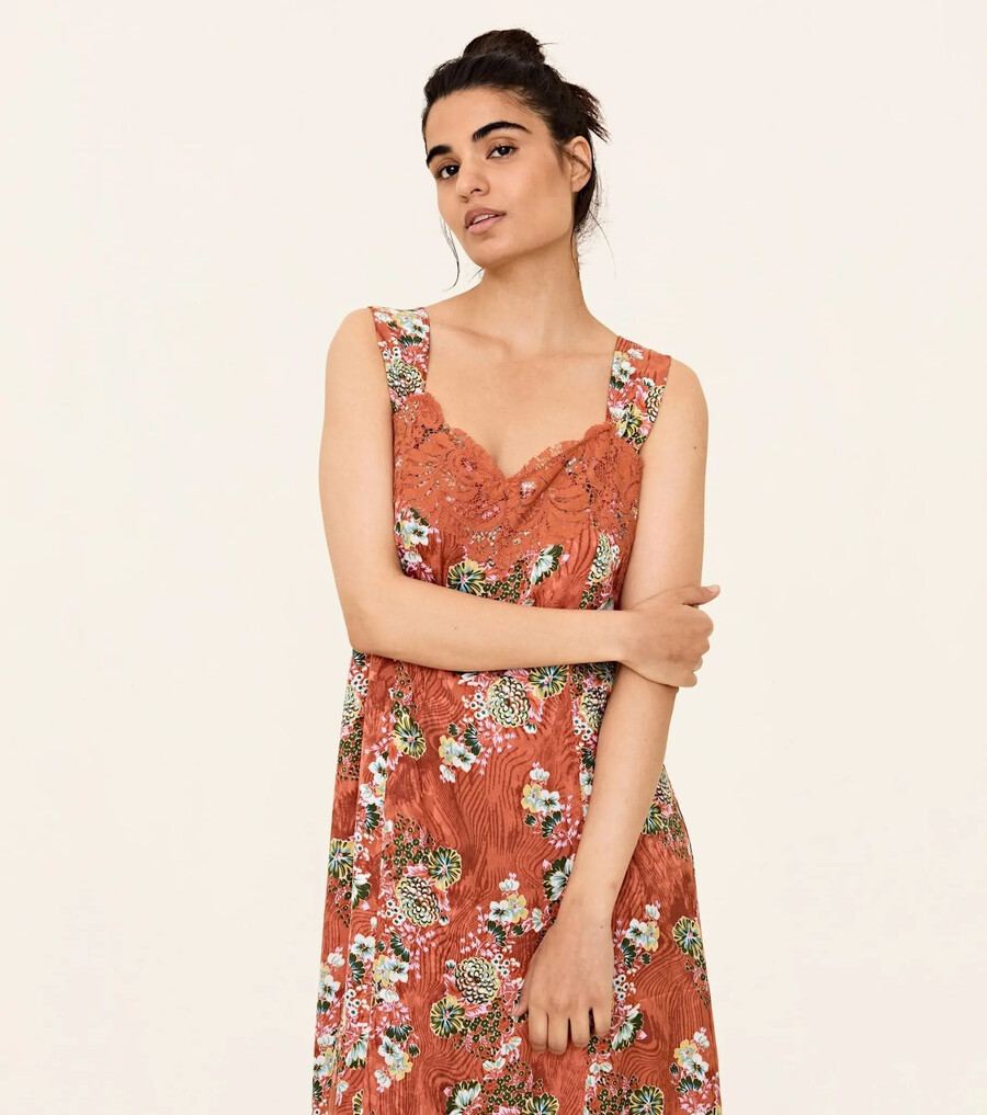 geigenriemenkleid