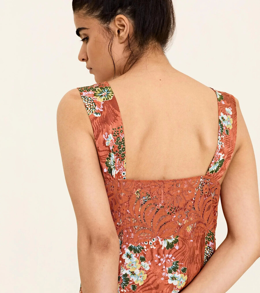geigenriemenkleid